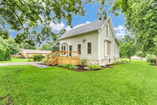 205 E South St, Mansfield, IL 61854 - Photo 2