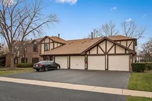 961 Cross Creek Dr N, Roselle, IL 60172 - Photo 1