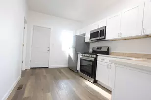 8739 S Colfax Ave, Chicago, IL 60617 - Photo 10