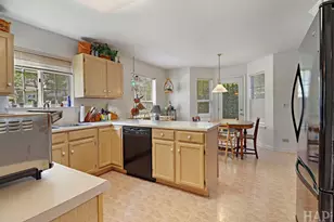 6190 Brookstone Pl, Gurnee, IL 60031 - Photo 8
