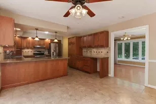 19356 Nottingham Dr, Bloomington, IL 61705 - Photo 8