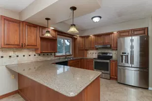 19356 Nottingham Dr, Bloomington, IL 61705 - Photo 10