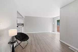809 Bishop Ct, Schaumburg, IL 60194 - Photo 6
