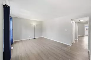 809 Bishop Ct, Schaumburg, IL 60194 - Photo 4