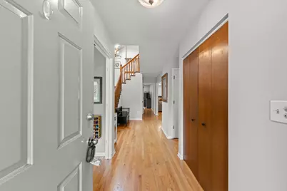 528 W Evergreen Street, Wheaton, IL 60187 - Photo 2