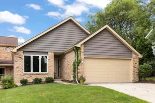 528 W Evergreen St, Wheaton, IL 60187 - Photo 1