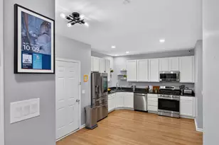 547 Bobby Ann Ct, Roselle, IL 60172 - Photo 8