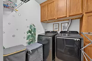 547 Bobby Ann Ct, Roselle, IL 60172 - Photo 32