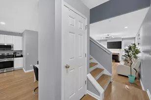 547 Bobby Ann Ct, Roselle, IL 60172 - Photo 16