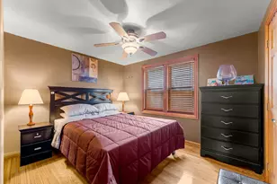 5747 S Meade Ave, Chicago, IL 60638 - Photo 16