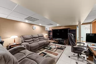 5747 S Meade Ave, Chicago, IL 60638 - Photo 22
