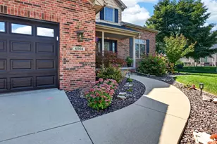 4003 Rockledge Rd, Bloomington, IL 61705 - Photo 2