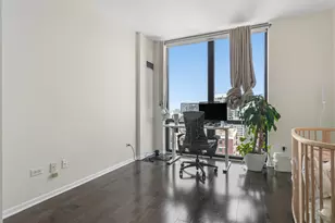 435 W Erie St, Chicago, IL 60654 - Photo 8