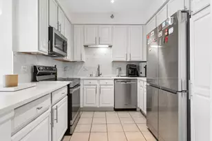 435 W Erie St, Chicago, IL 60654 - Photo 4