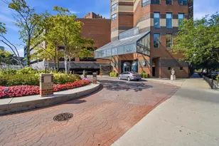 3660 N Lake Shore Dr, Chicago, IL 60613 - Photo 2