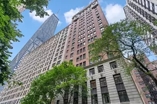 222 E Chestnut St, Chicago, IL 60611 - Photo 2