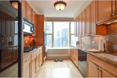 25 E Superior Street #3701, Chicago, IL 60611 - Photo 6
