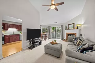 505 Green Bridge Ln, Prospect Heights, IL 60070 - Photo 2