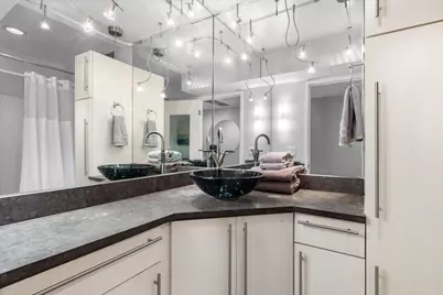 260 E Chestnut Street #303, Chicago, IL 60611 - Photo 14