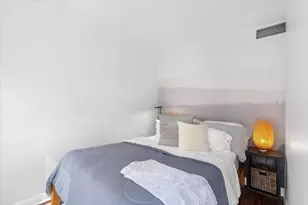 260 E Chestnut St, Chicago, IL 60611 - Photo 10