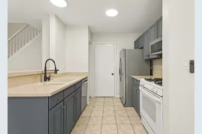 360 Golfview Court #360, Bloomingdale, IL 60108 - Photo 6