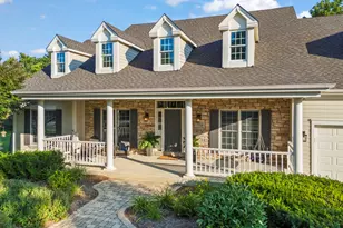750 Fox Run Dr, Geneva, IL 60134 - Photo 2