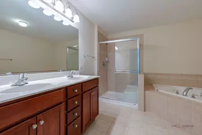 790 Oak Hollow Road, Crystal Lake, IL 60014 - Photo 18
