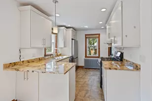 2850 W Chase Ave, Chicago, IL 60645 - Photo 6