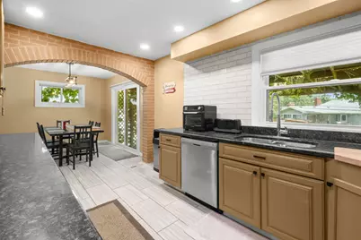 1015 S Leslie Lane, Villa Park, IL 60181 - Photo 8