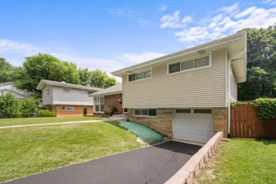 1015 S Leslie Lane, Villa Park, IL 60181 - Photo 2