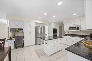 211 Millcreek Ln, Naperville, IL 60540 - Photo 8