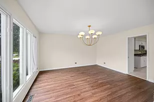 211 Millcreek Ln, Naperville, IL 60540 - Photo 6