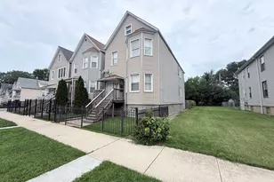 3008 E 81st St, Chicago, IL 60617 - Photo 2