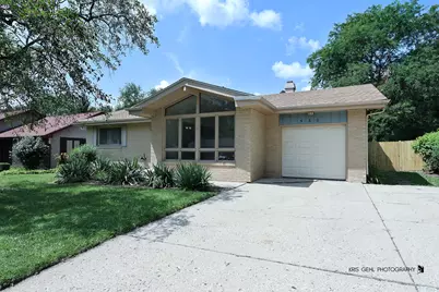 530 Northgate Road, Lindenhurst, IL 60046 - Photo 1