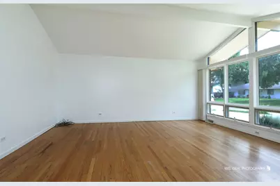 530 Northgate Road, Lindenhurst, IL 60046 - Photo 2