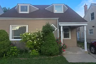 8751 S Sacramento Ave, Evergreen Park, IL 60805 - Photo 2