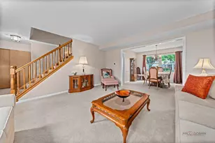 815 Claridge Ct, Schaumburg, IL 60193 - Photo 10