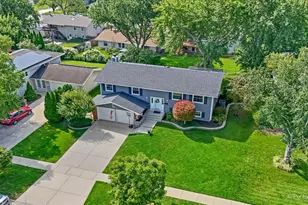 1255 Mayfield Ln, Hoffman Estates, IL 60169 - Photo 26