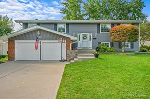 1255 Mayfield Ln, Hoffman Estates, IL 60169 - Photo 1