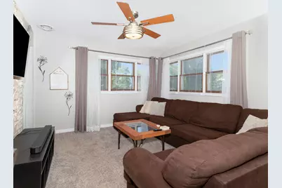 101 E White Street, Pontiac, IL 61764 - Photo 8
