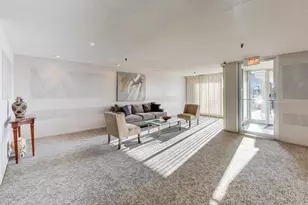 4000 Triumvera Dr, Glenview, IL 60025 - Photo 4