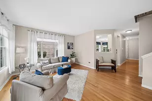 9046 Mansfield Dr, Tinley Park, IL 60487 - Photo 2