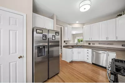 9046 Mansfield Drive, Tinley Park, IL 60487 - Photo 6