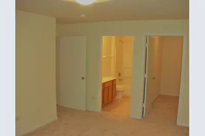 2207 Silverstone Drive #2207, Carpentersville, IL 60110 - Photo 8