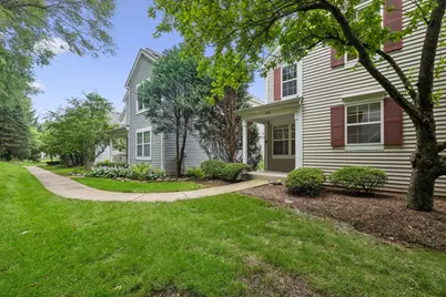 748 Tree Top Lane, Crystal Lake, IL 60014 - Photo 2