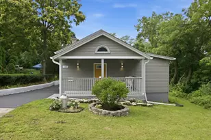 303 Dwight St, Elgin, IL 60120 - Photo 1