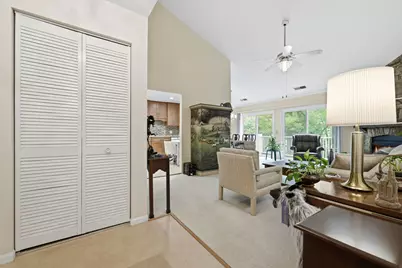 617 Edinburgh Lane #B, Prospect Heights, IL 60070 - Photo 2