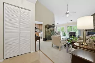 617 Edinburgh Ln, Prospect Heights, IL 60070 - Photo 2