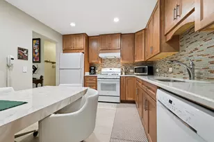617 Edinburgh Ln, Prospect Heights, IL 60070 - Photo 6