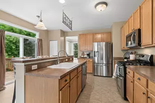 2318 W Cascade Circle, Round Lake, IL 60073 - Photo 6